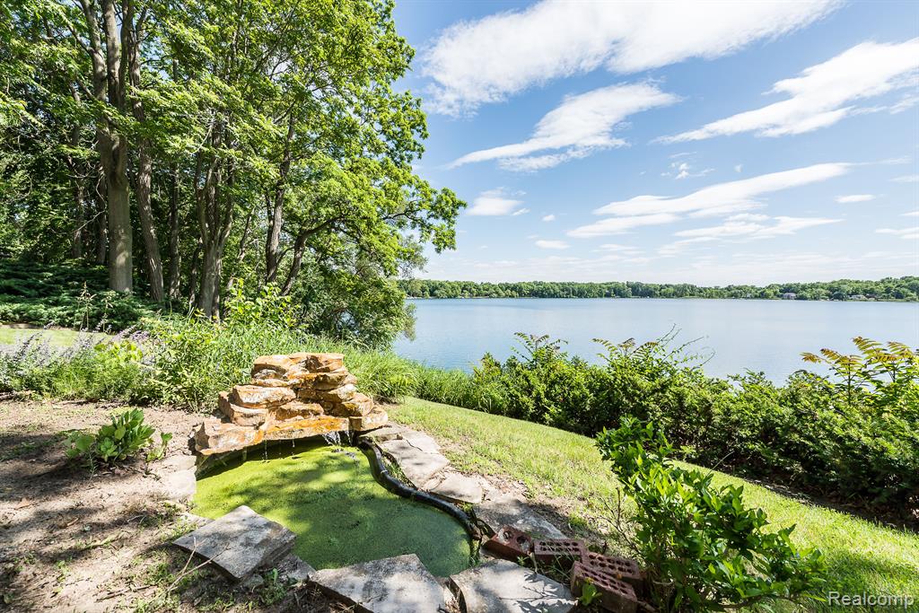 7636 THARP Drive, Whitmore Lake, MI 48189 — Photo 8
