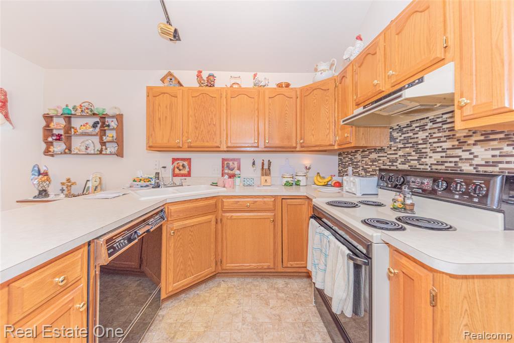 754 Challenging Trail, South Lyon, MI 48178 — Photo 8