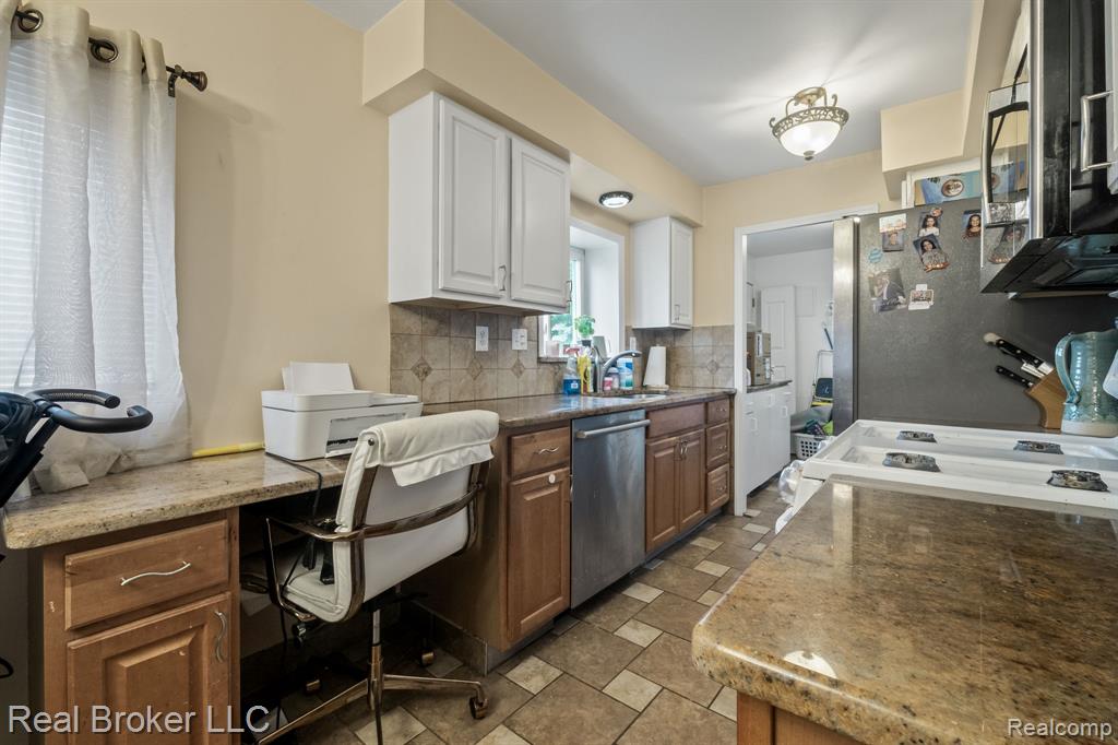 6107 WHITEFIELD Street, Dearborn Heights, MI 48127 — Photo 5