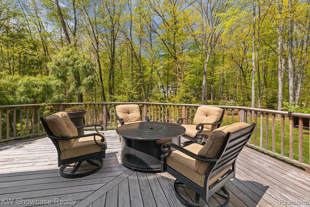 6061 TURNBERRY Drive, Commerce Twp, MI 48382 — Photo 9