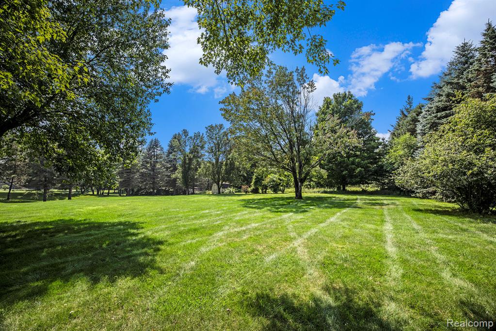 8477 Ranch Estates Road, Clarkston, MI 48348 — Photo 37