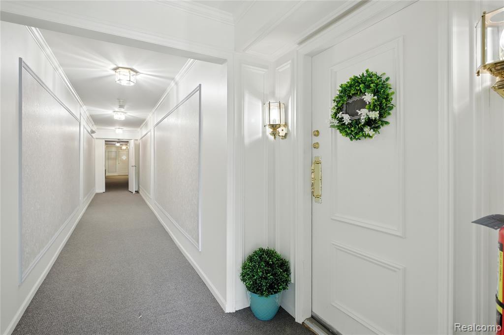 19710 W 13 Mile Road, 211, Beverly Hills, MI 48025 — Photo 6