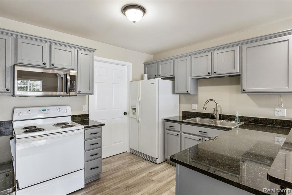 5764 ACORN Lane, 18, Sterling Heights, MI 48314 — Photo 14
