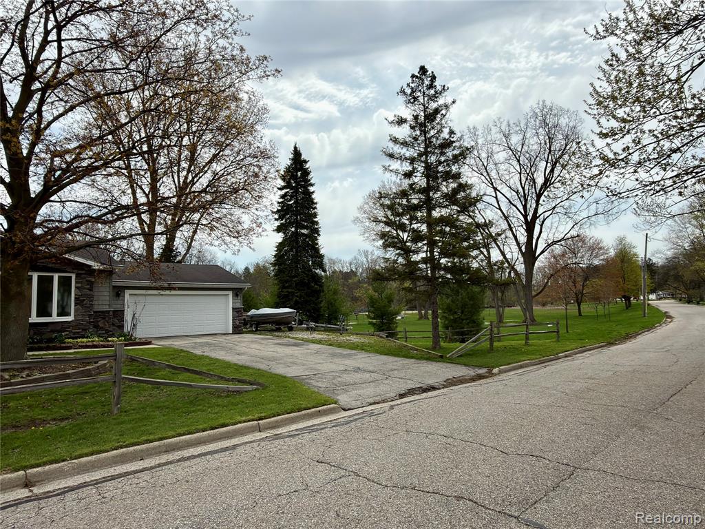 5934 Montebello Avenue, Haslett, MI 48840 — Photo 2