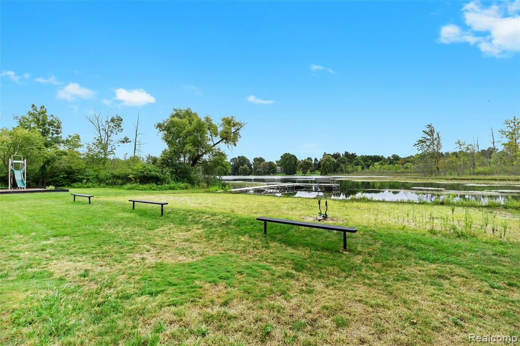 6034 Beachwood Drive, West Bloomfield, MI 48324 — Photo 46