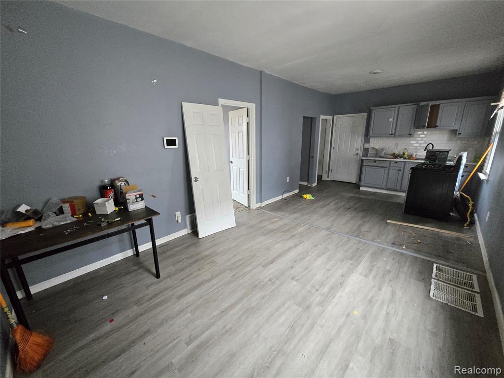 8976 McClellan Street, Detroit, MI 48213 — Photo 43