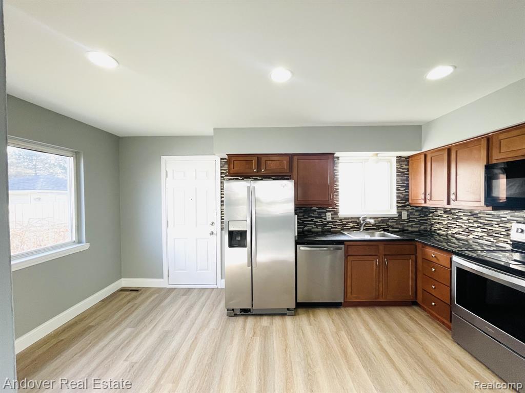 29239 Cambridge Street, Garden City, MI — Photo 4