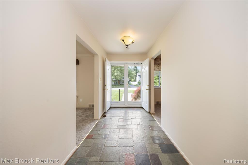 4025 Auburn Drive, Royal Oak, MI 48073 — Photo 4