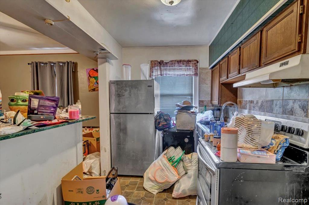 7556 SAINT MARYS Street, Detroit, MI 48228 — Photo 12