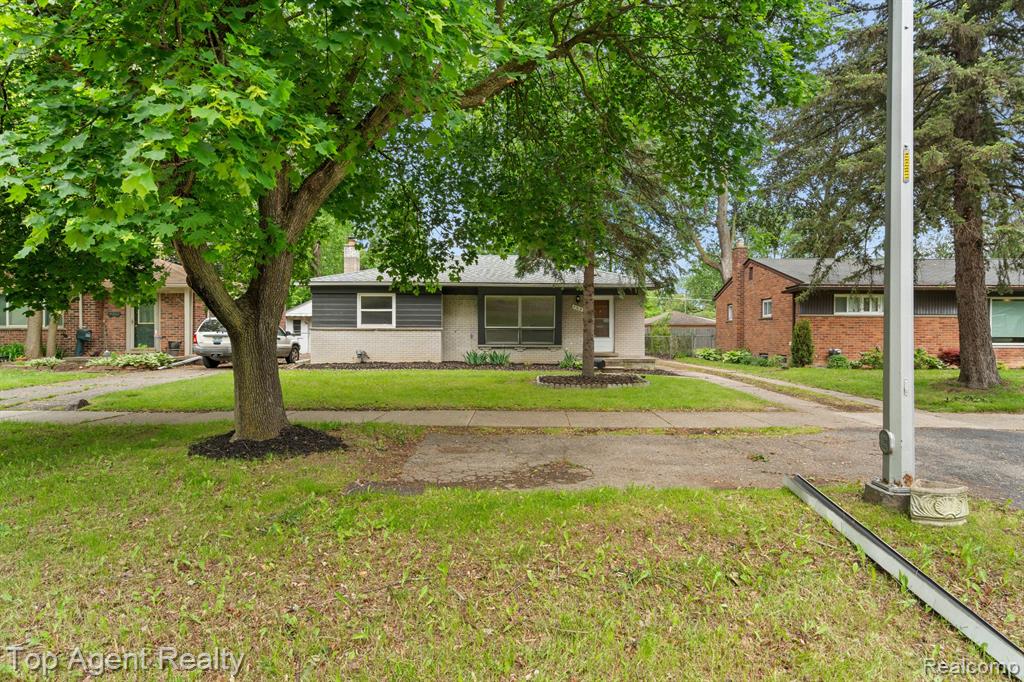 9319 MERRIMAN Road, Livonia, MI 48150 — Photo 44
