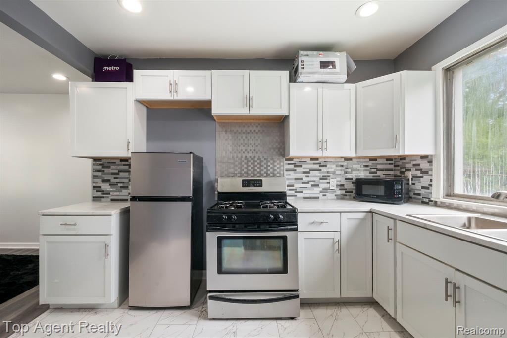 19164 Riopelle Street, Highland Park, MI 48203 — Photo 6