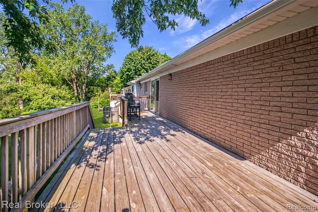 5103 Ridgetop Drive, Waterford, MI 48327 — Photo 33