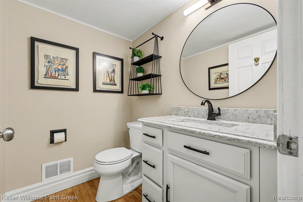 2824 Lunar Court, Lake Orion, MI — Photo 11
