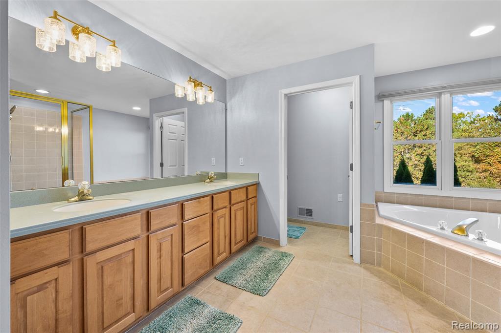 4476 Woodcliff Court, Rochester, MI 48306 — Photo 29