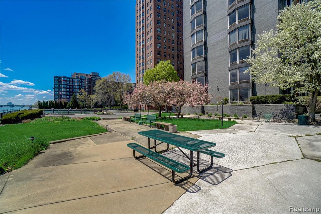 8200 E Jefferson Avenue, 411, Detroit, MI 48214 — Photo 22