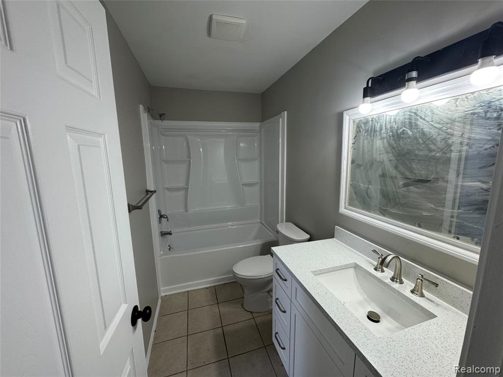 976 Ledyard Street, Waterford, MI 48328 — Photo 13