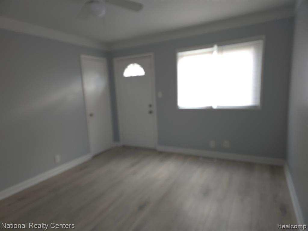 93 E COLGATE Avenue, Pontiac, MI 48340 — Photo 10