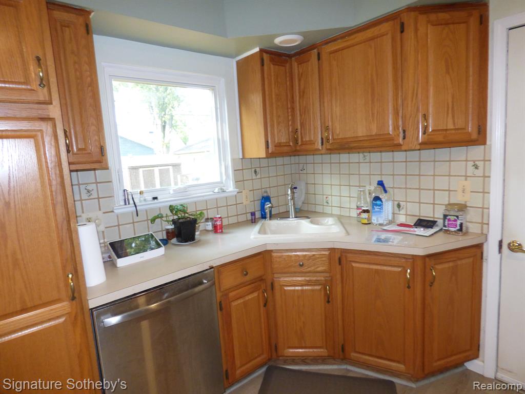 422 MASSOIT Street, Clawson, MI — Photo 8