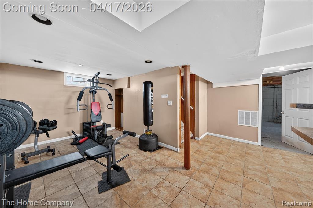 9077 Fielding Street, Detroit, MI 48228 — Photo 34