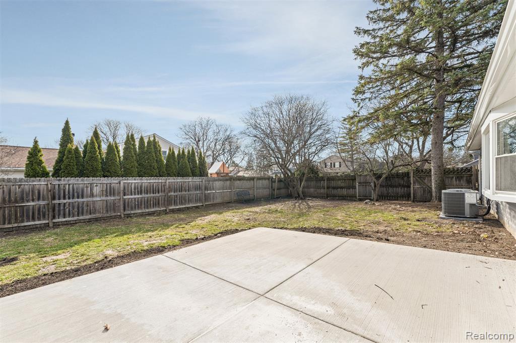4824 Hyde Park Drive, Troy, MI 48085 — Photo 35