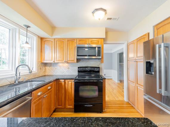 8160 Manchester, Grosse Ile, MI 48138 — Photo 12