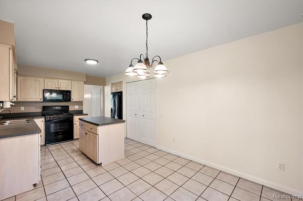 8809 Arlington Street, White Lake, MI — Photo 27