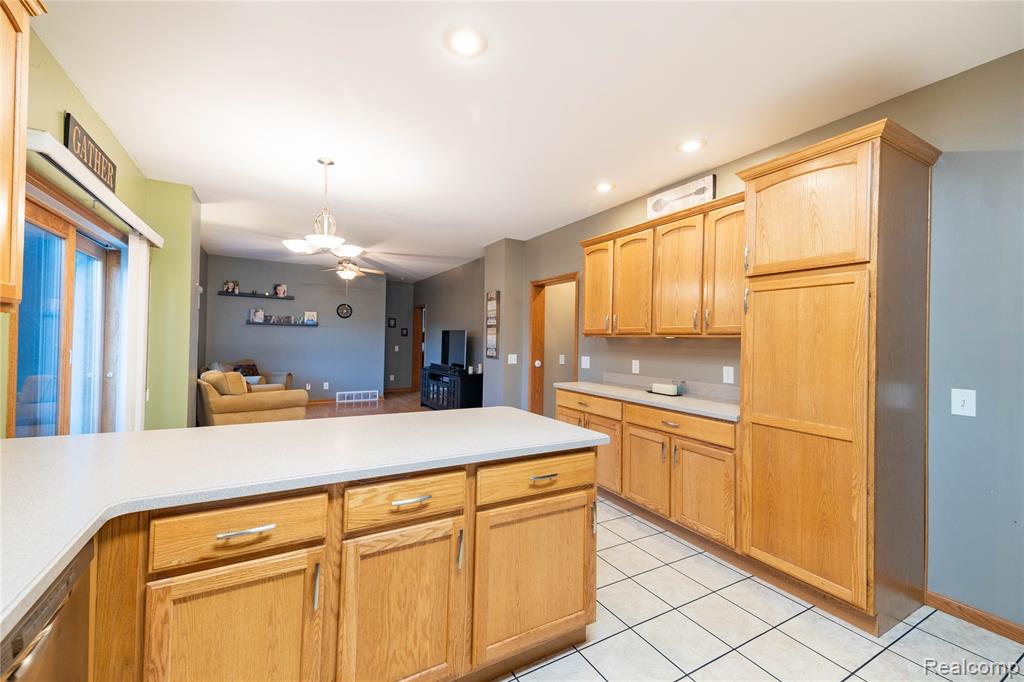 28101 Elwell Road, Belleville, MI 48111 — Photo 8