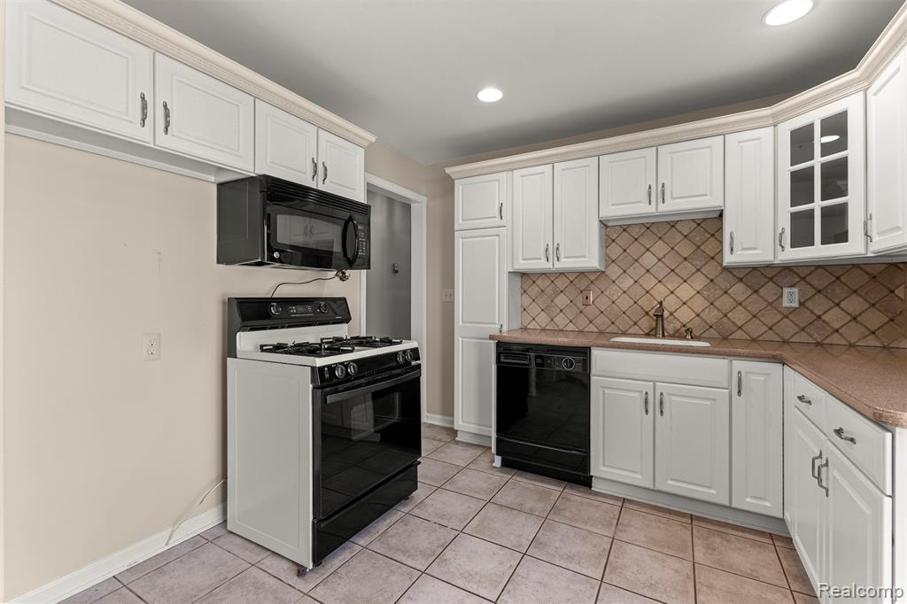 9892 Hubert Avenue, Allen Park, MI 48101 — Photo 9