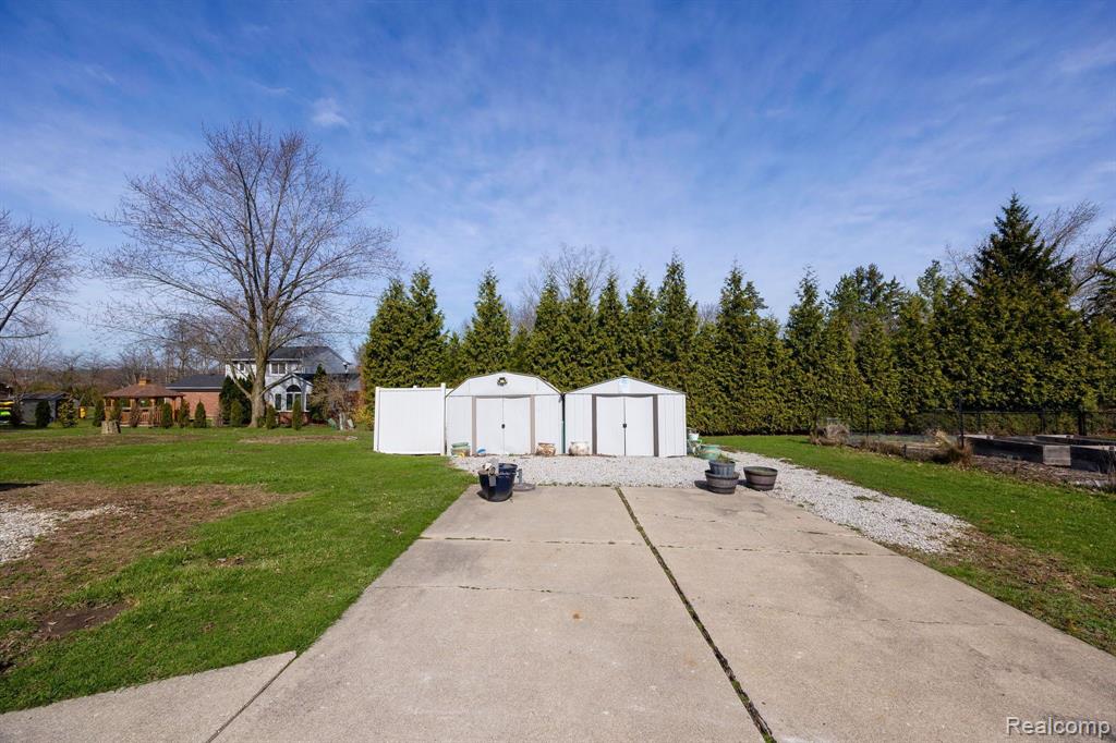 9722 BLAUVELT Drive, Grosse Ile, MI 48138 — Photo 8