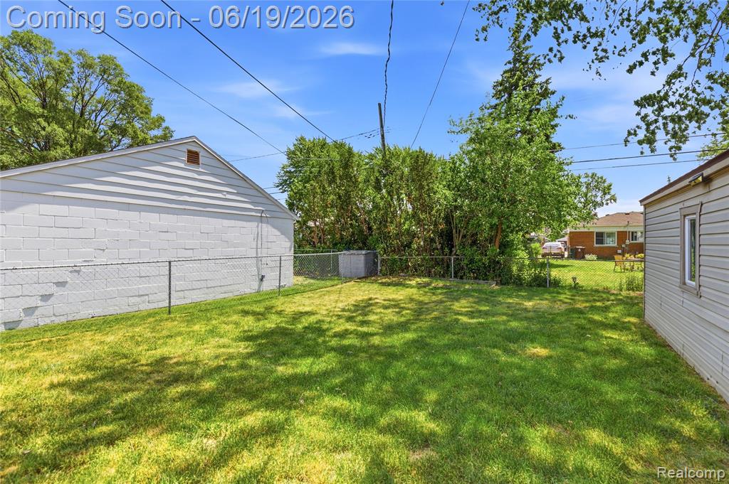 7228 Sterling Street, Center Line, MI 48015 — Photo 27