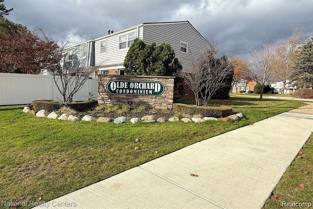 24825 Olde Orchard Street, Novi, MI — Photo 41