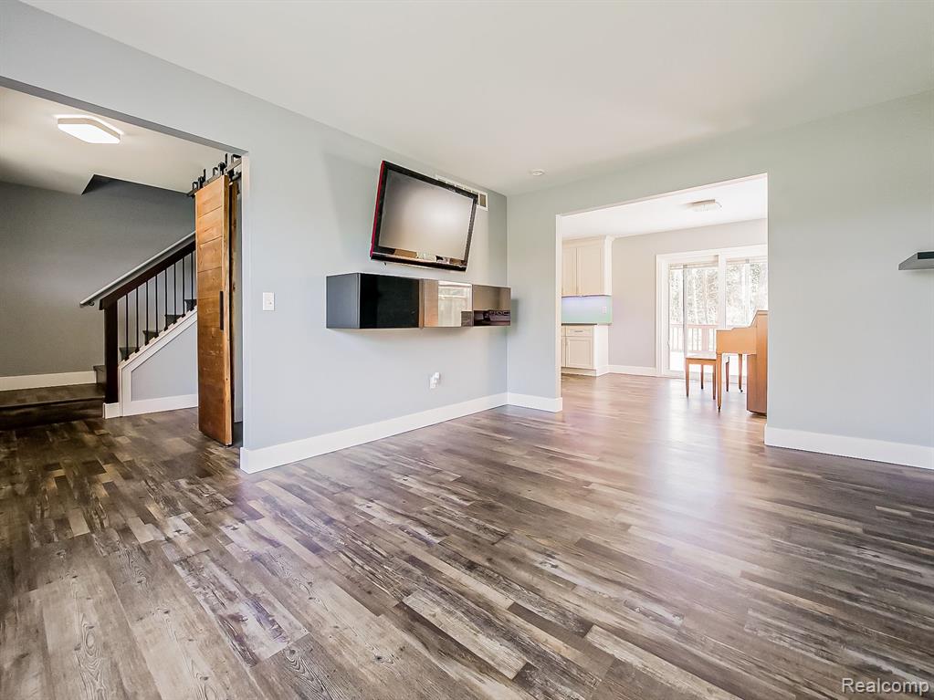 9366 HURON PARK Drive, Brighton, MI 48116 — Photo 2