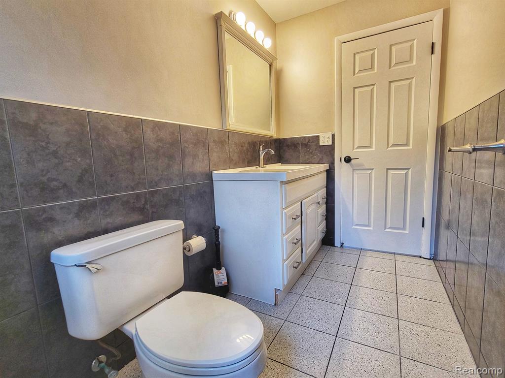 4612 KATHERINE Street, Dearborn Heights, MI 48125 — Photo 17