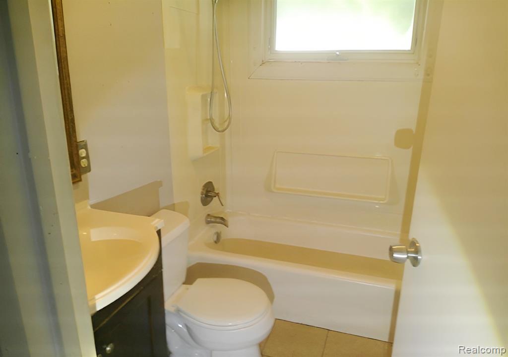 433 Crestview Street, Flushing, MI 48433 — Photo 10