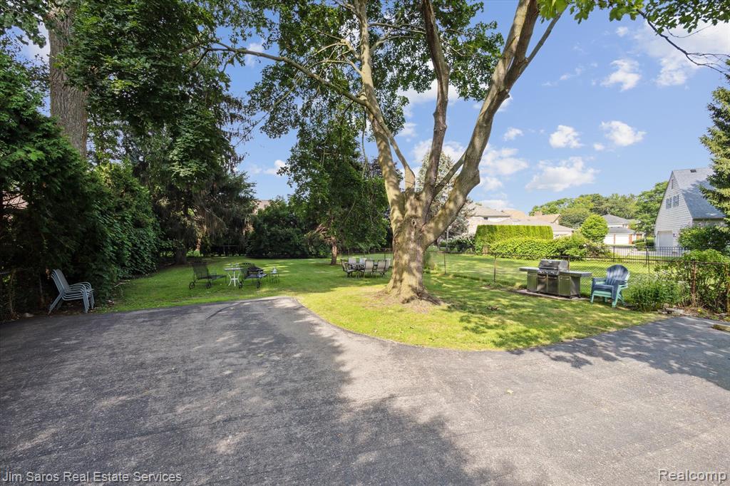 84 Vernier Road, Grosse Pointe Shores, MI 48236 — Photo 17