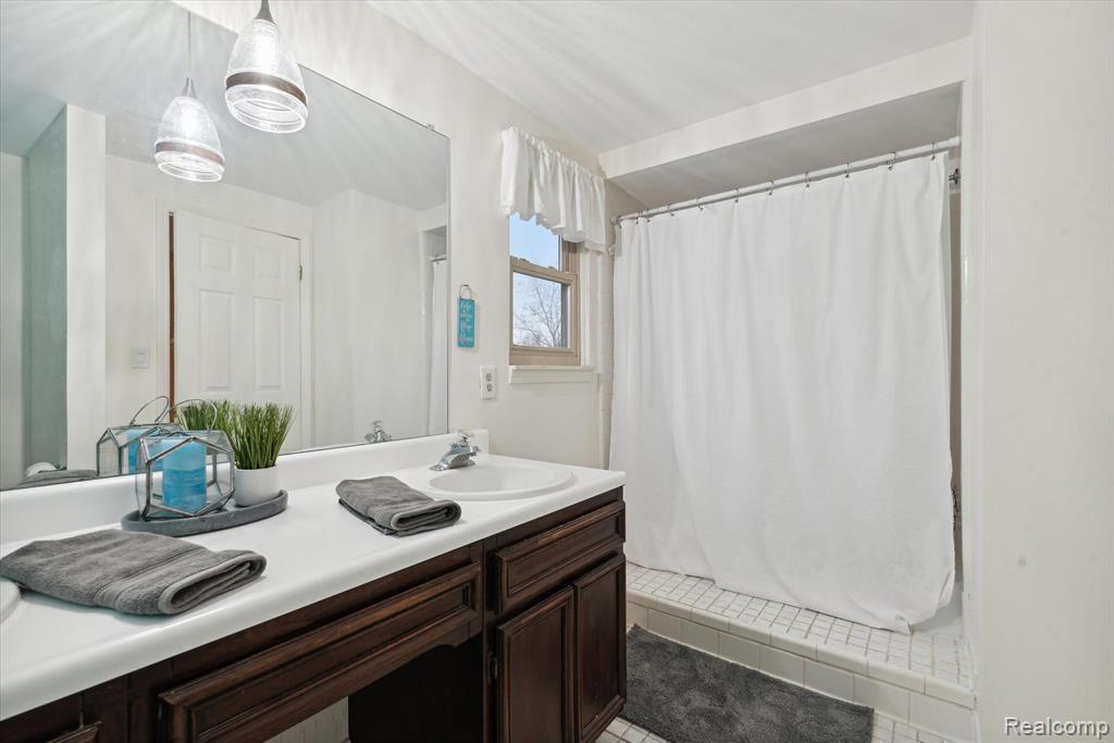 7730 CHARRINGTON Drive, Canton, MI 48187 — Photo 34