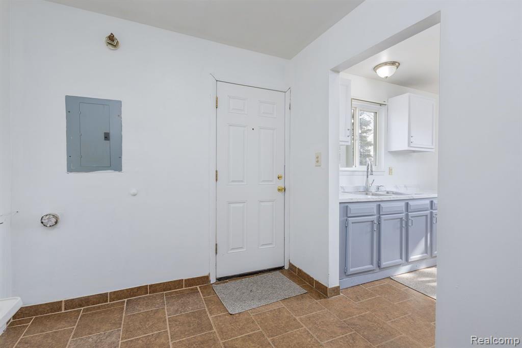 877 KETTERING Avenue, Pontiac, MI 48340 — Photo 12