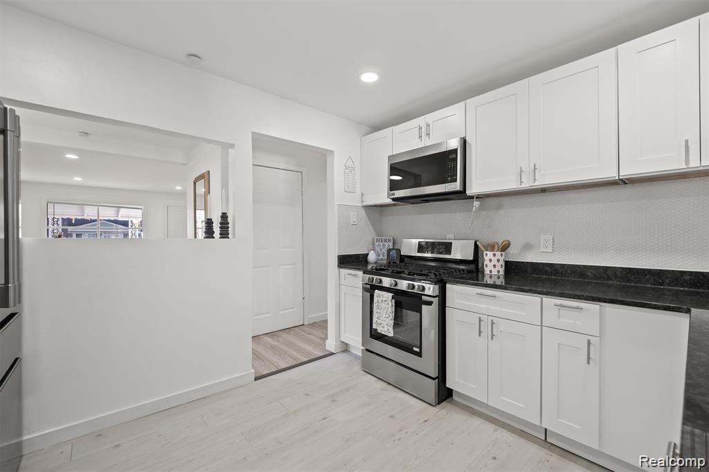 5749 Detroit Street, Dearborn Heights, MI 48125 — Photo 9