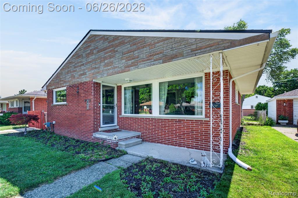 7660 Louise Court, Westland, MI — Photo 2