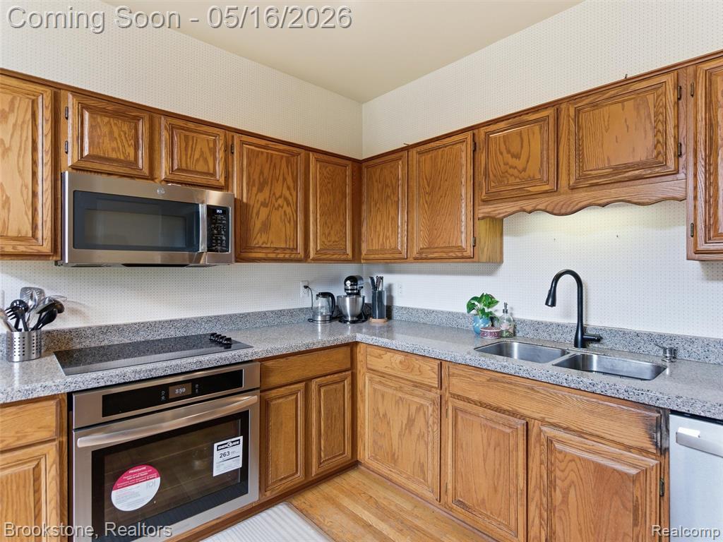47318 Cider Mill Drive, Novi, MI — Photo 14