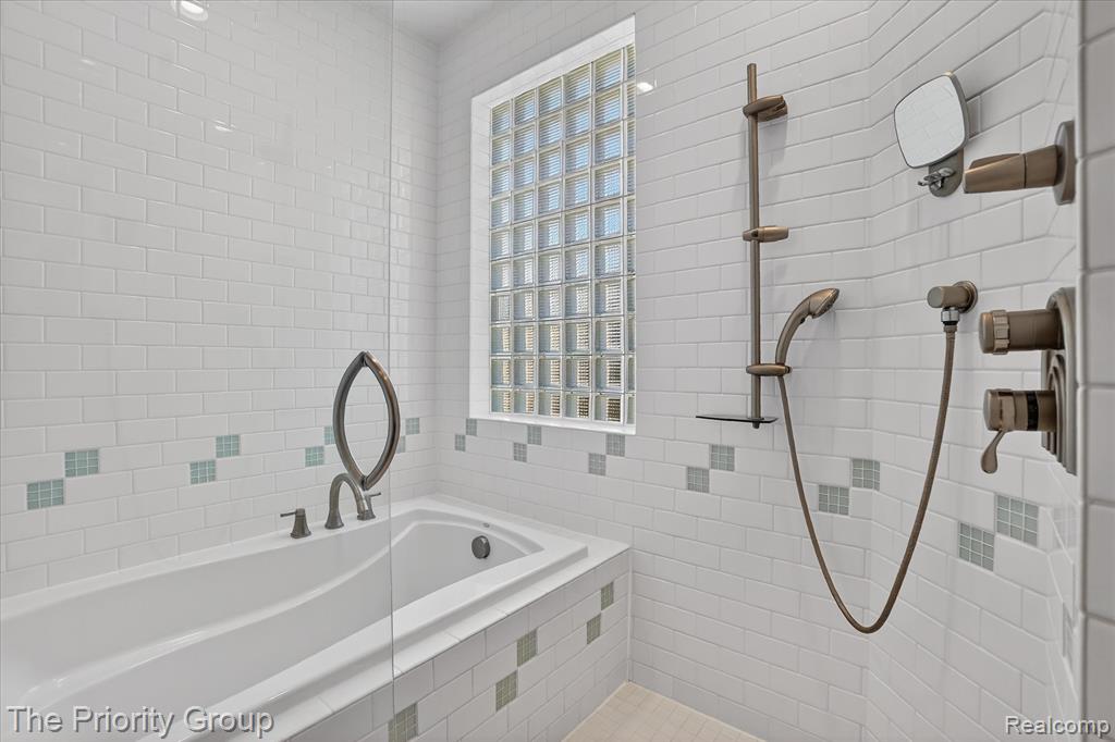 11467 Bay Shore Drive, Fenton, MI, 48430