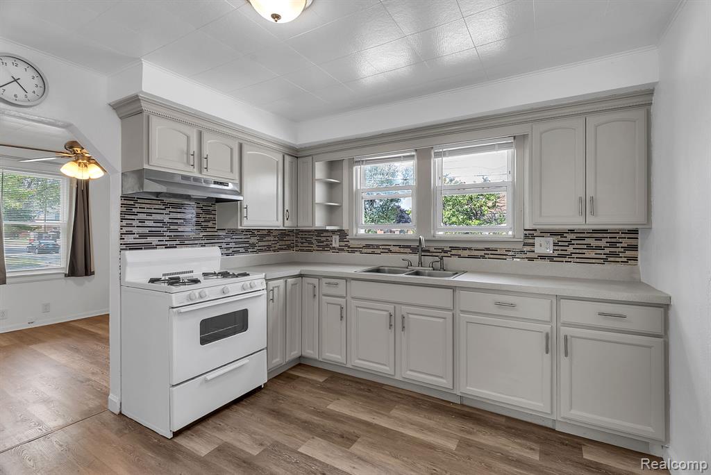 4401 Katherine Street, Dearborn Heights, MI 48125 — Photo 23