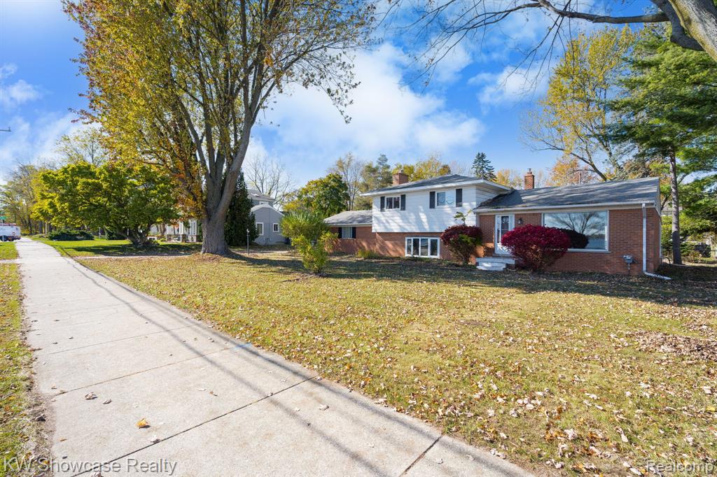 5274 Cooley Lake Road, Waterford, MI 48327 — Photo 3