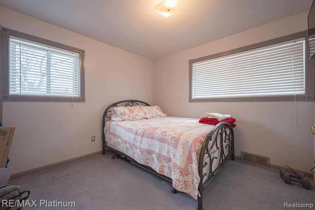 710 MANORDALE Court, Milford, MI 48381 — Photo 28