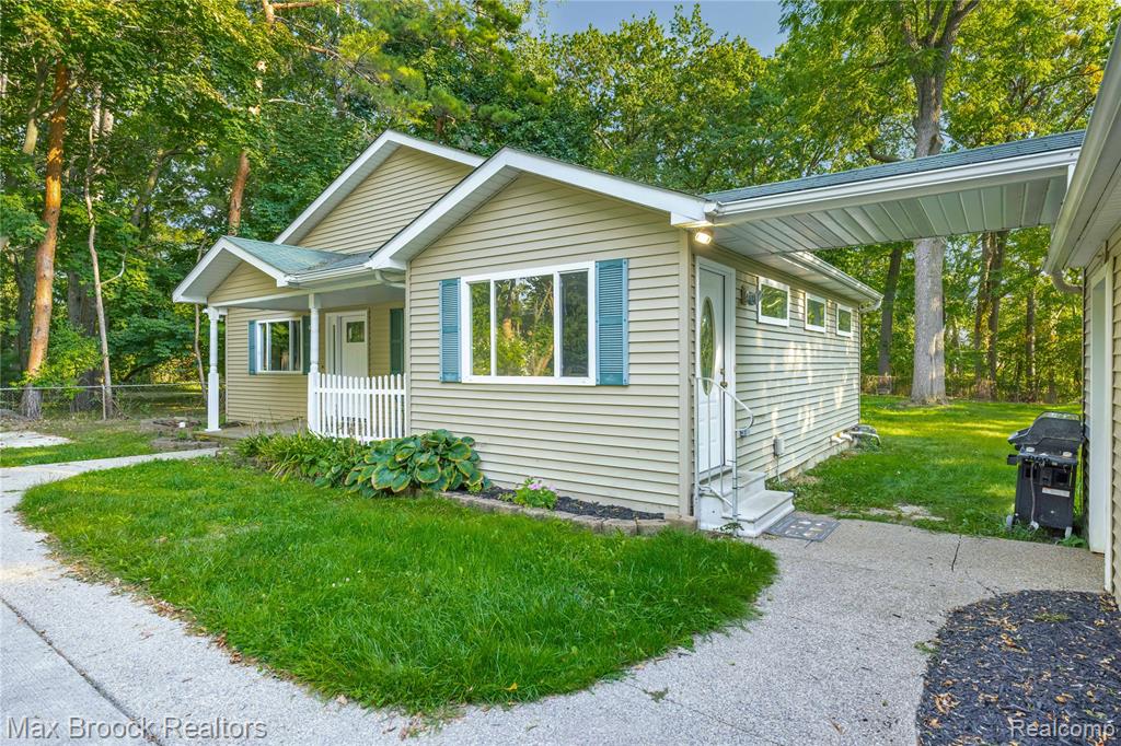 4241 S Shore Street, Waterford, MI 48328 — Photo 3