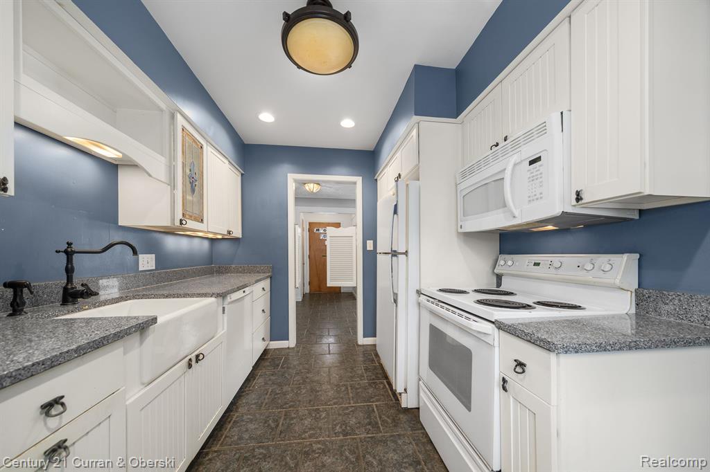 806 CAMBRIDGE Street, Ypsilanti, MI 48197 — Photo 9