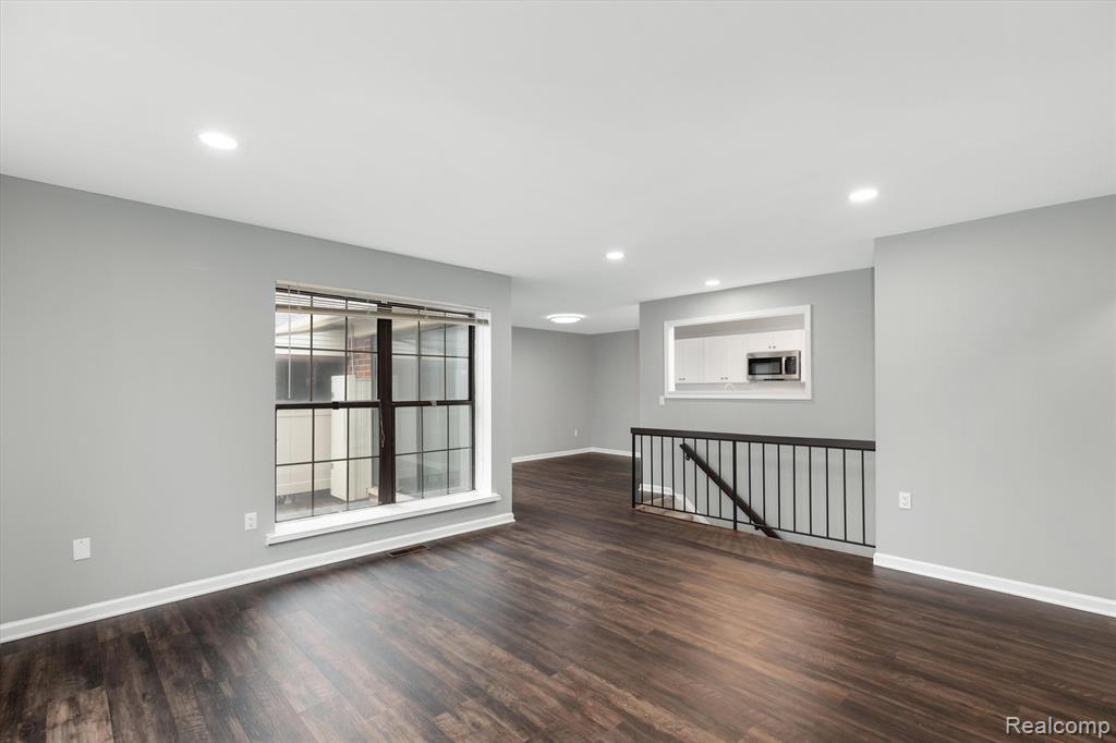 40160 NEWPORT Drive, Plymouth, MI 48170 — Photo 12