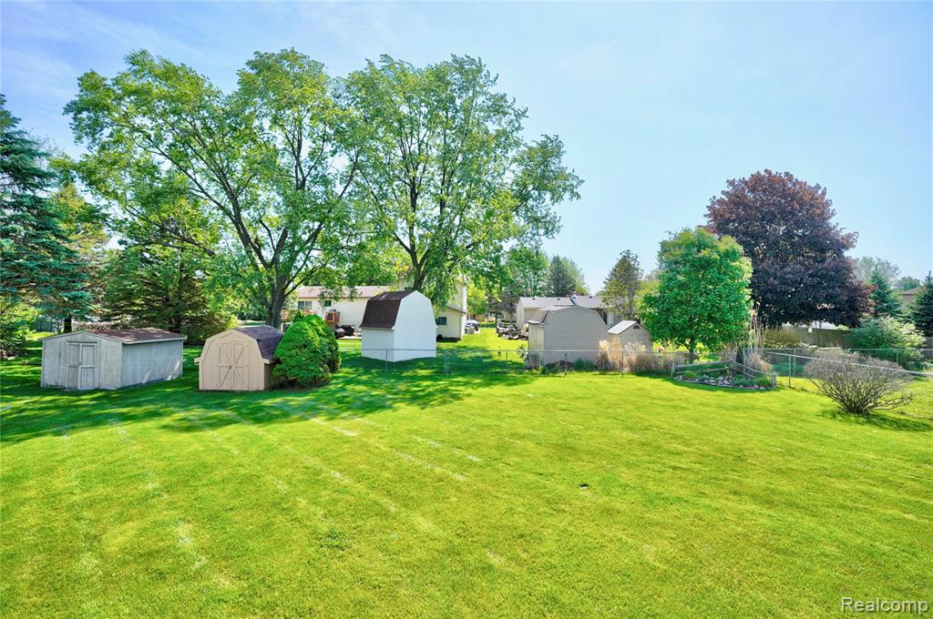 6059 Stockbridge Commons Trail, Grand Blanc, MI 48439 — Photo 43