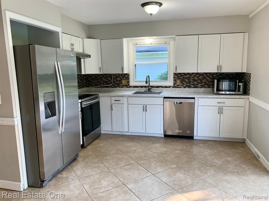 4757 HYDE PARK Drive, Troy, MI 48085 — Photo 5