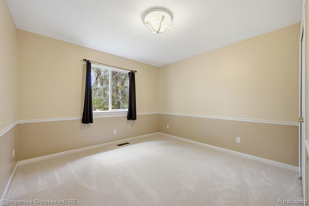 8896 Redstone Drive, Pinckney, MI 48169 — Photo 18